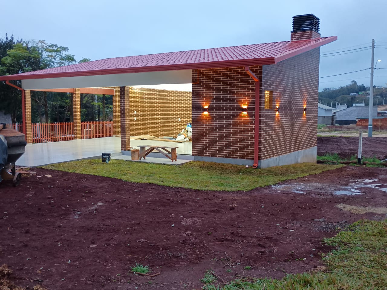 Residência construída com tijolos ecológicos